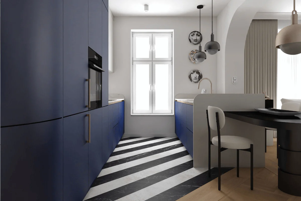 Wnętrze kuchni z granatowymi meblami, czarnym blatem i nowoczesnymi lampami