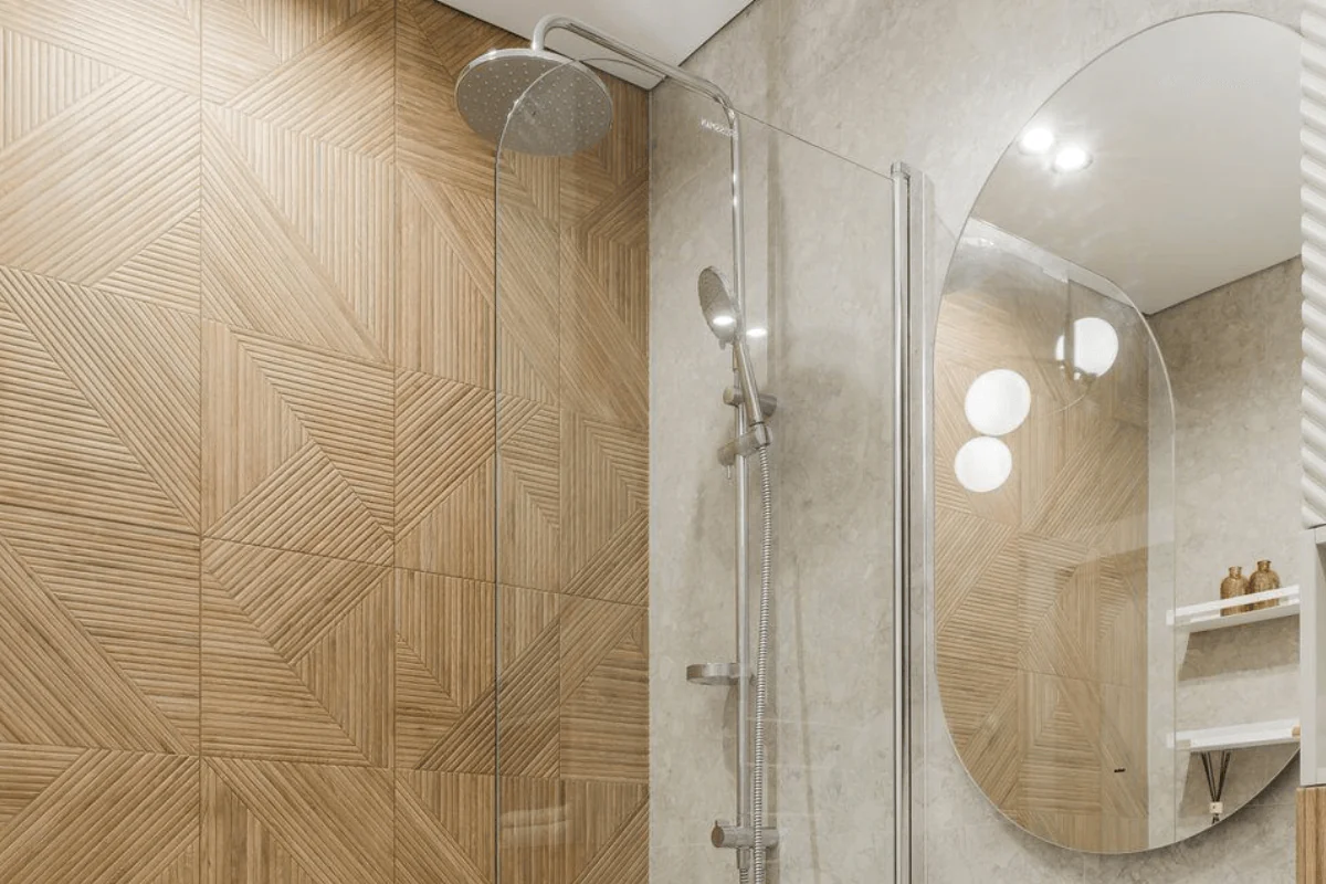 Wnętrze łazienki z drewnianymi akcentami, styl japandi, skandynawski i tradycyjny.