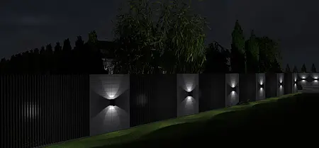 Widok na industrialny mur z lampami, roślinność w stylu japandi, nowoczesne oświetlenie.