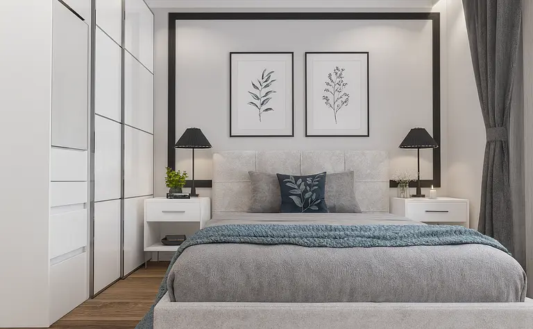 Sypialnia z szarym łóżkiem, białymi meblami i nowoczesnymi akcentami glamour.