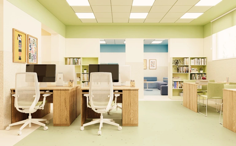 Nowoczesne biuro z zielonymi ścianami i drewnianymi biurkami, styl dopamine decor, eklektyczny.