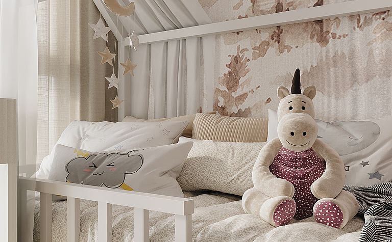 Pokój dziecięcy w stylu industrialnym i japandi z białym łóżkiem i pluszowym jednorożcem.