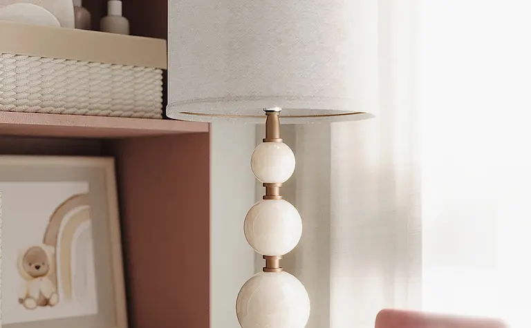 Wnętrze pokoju dziecięcego z lampą, dekoracjami i półką w stylu industrialnym, japandi, minimalistycznym, nowoczesnym.