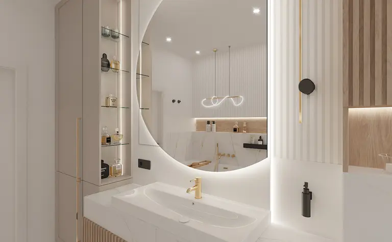 Nowoczesna łazienka z dużym lustrem, białymi meblami oraz drewnianymi detalami w stylu minimaluxe, quiet luxury.