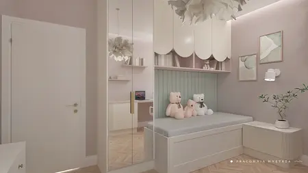 Wnętrze pokoju dziecięcego z boho i minimalistycznymi akcentami, jasne meble i pluszowe misie.