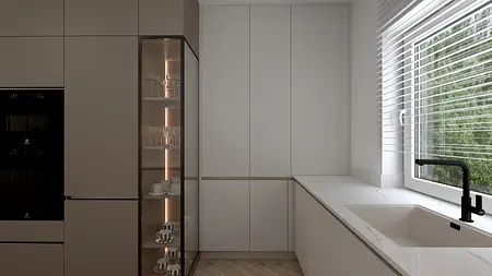 Wnętrze kuchni w stylu minimalistycznym z białymi meblami, czarnym kranem i drewnianą podłogą.