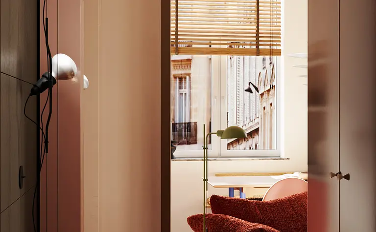 Przedpokój w stylu eklektycznym z czerwonymi stołkami i minimalistycznym oświetleniem.