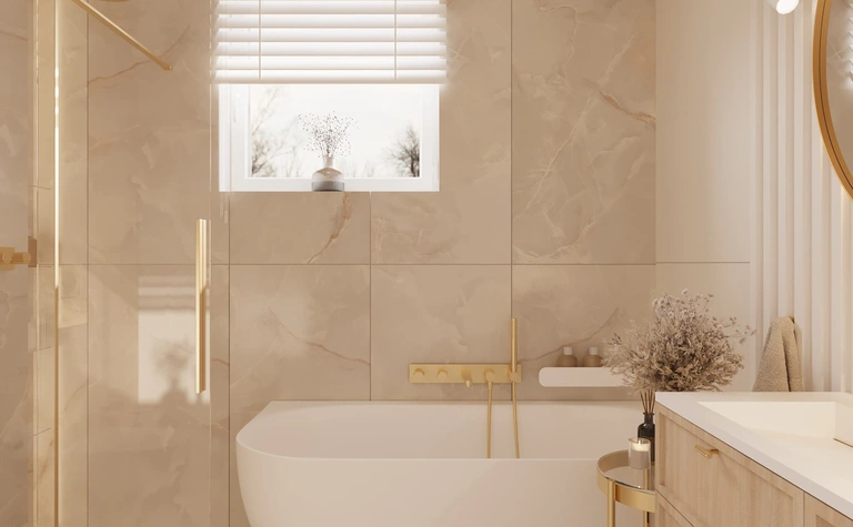 Wnętrze łazienki z wanną, złotymi detalami i marmurowymi płytkami w stylu quiet luxury.