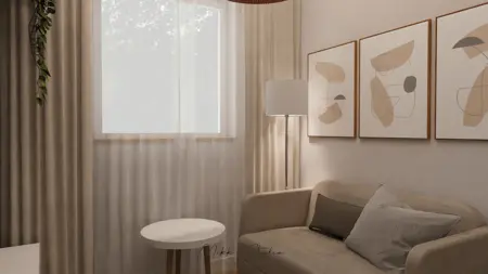 Współczesny salon z beżową sofą, lampą i obrazami.