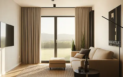 Wnętrze salonu w stylu art deco, boho, glamour z beżową sofą.