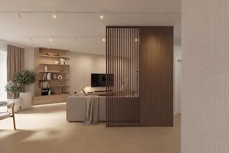Salon w stylu japandi z drewnianymi meblami i roślinami.
