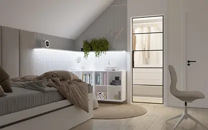 Wnętrze poddasza z białym biurkiem, szaro-beżowymi akcentami, styl boho, skandynawski, vintage.