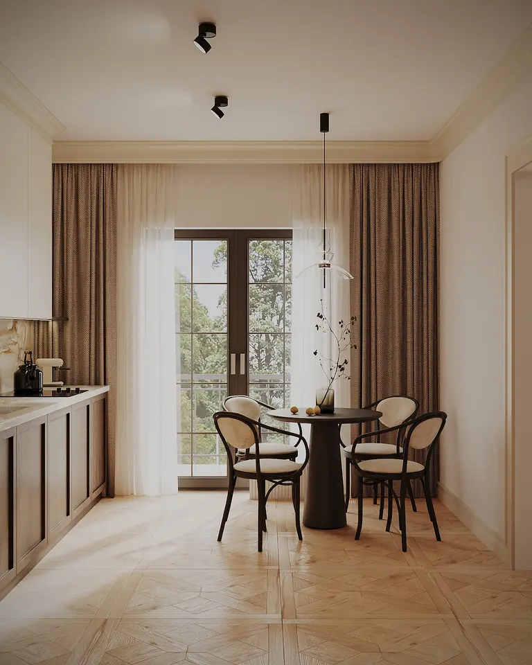 Wnętrze jadalni w stylu eklektycznym i quiet luxury z drewnianym stołem i eleganckimi krzesłami.