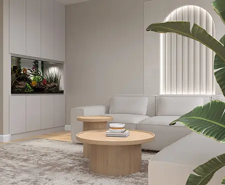 Wnętrze salonu z białą sofą, drewnianymi stolikami, rośliną oraz akwarium, styl boho, japandi, minimaluxe.
