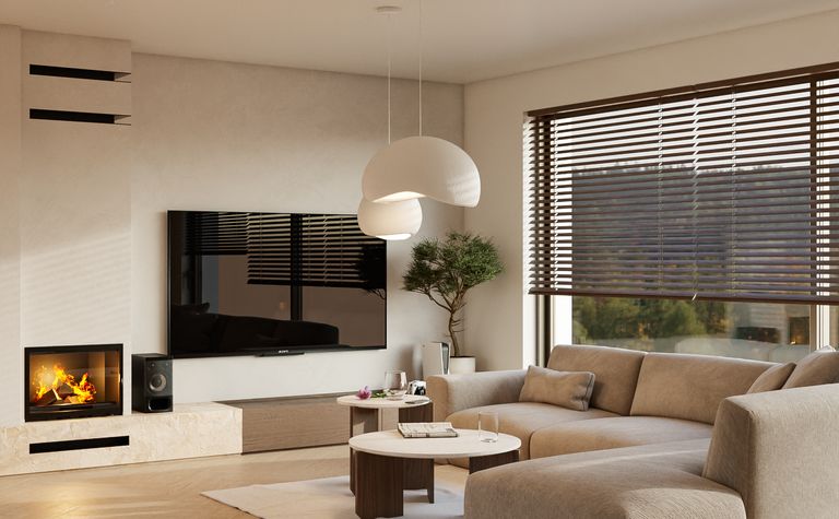 Wnętrze salonu w stylu japandi z minimalistycznym oświetleniem i nowoczesnym kominkiem.