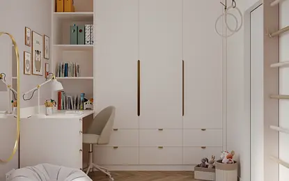 Wnętrze nowoczesnego pokoju z białymi meblami, biurkiem i podłogą w kolorze drewna.