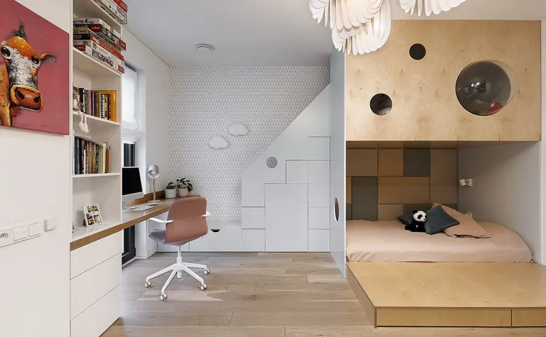 Wnętrze pokoju dziecięcego z łóżkiem i biurkiem, nowoczesny design.