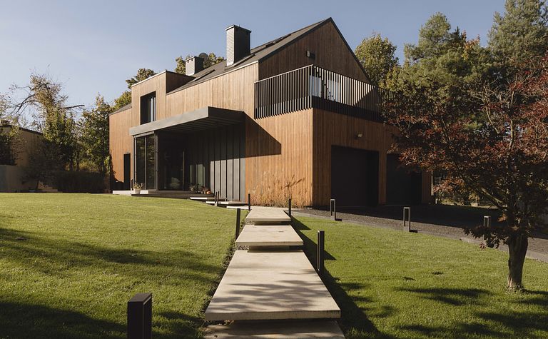 Nowoczesna stodoła (wnętrze, elewacja i ogród)