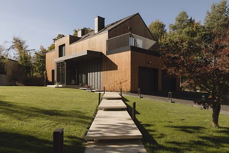 Nowoczesna stodoła (wnętrze, elewacja i ogród)