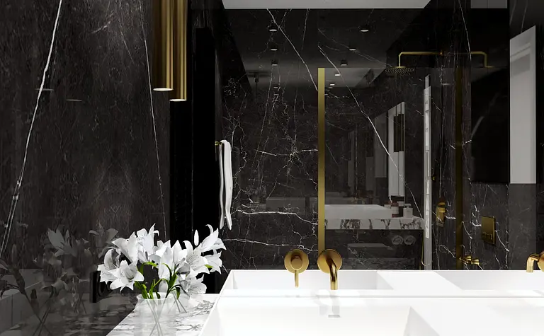 Nowoczesna łazienka w stylu glamour z czarnymi ścianami, białą wanną i złotymi akcentami.