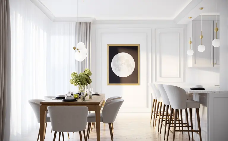 Wnętrze jadalni z białymi krzesłami i drewnianym stołem, styl quiet luxury, współczesny.