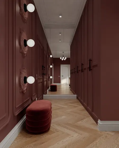 Przedpokój w stylu art deco z lampami, lustrem i drewnianą podłogą.
