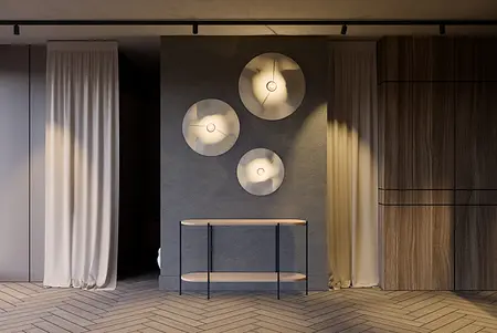 Przestronny salon z boho i minimalistycznymi akcentami, z jasnymi zasłonami i nowoczesnymi lampami.