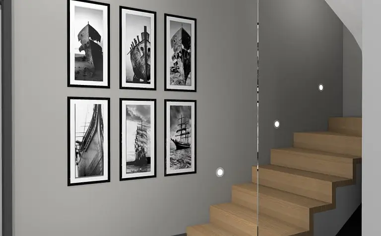 Wnętrze nowoczesnego przedpokoju z drewnianymi schodami, obrazami w stylu art deco, glamour i japandi.