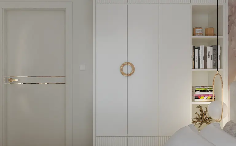 Sypialnia z białą szafą, złotym oświetleniem oraz nowoczesnym stylem.
