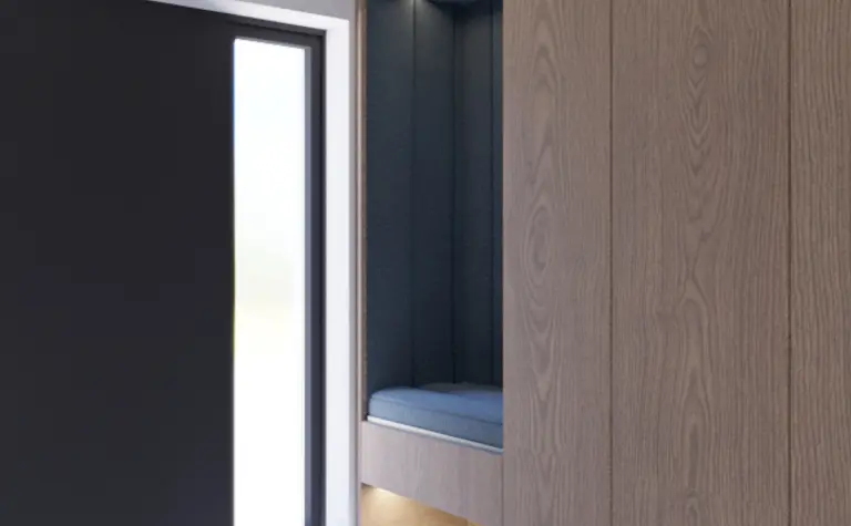 Nowoczesny przedpokój z drewnianą zabudową i współczesnym oświetleniem.