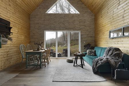 Stodoła w bukowym lesie