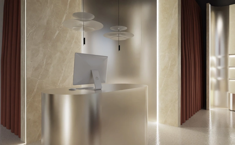 Wnętrze biura w stylu glamour i minimalistycznym z nowoczesnym biurkiem