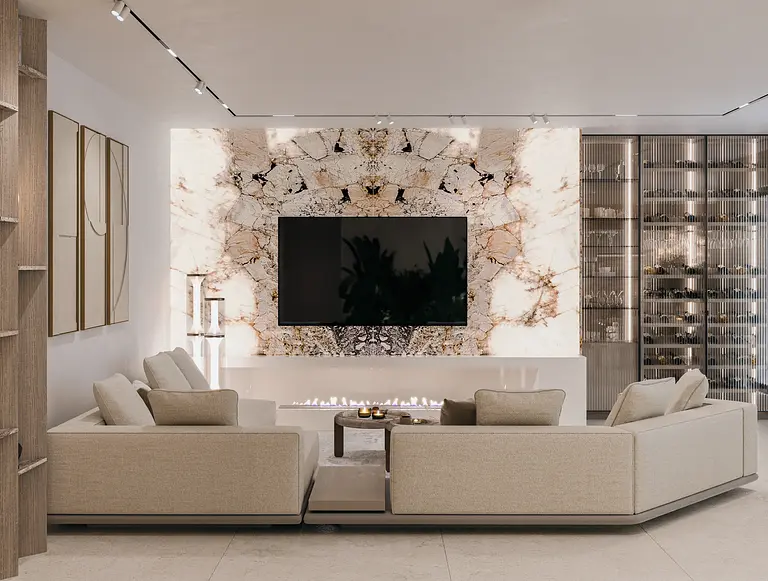 Wnętrze nowoczesnego salonu z jasnymi meblami i kamienną ścianą w stylu quiet luxury.