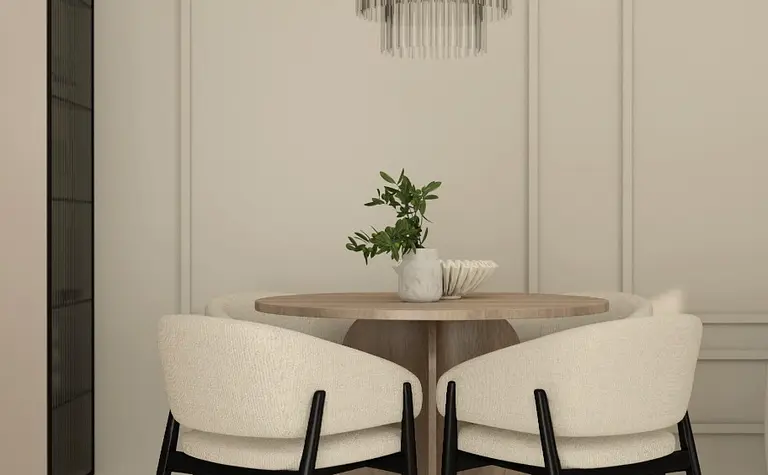 Wnętrze jadalni z okrągłym drewnianym stołem i nowoczesnymi krzesłami w quiet luxury.