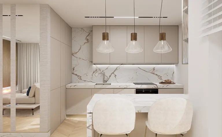 Kuchnia z marmurowym blatem i jasnymi meblami w stylu minimaluxe oraz soft minimalizm.