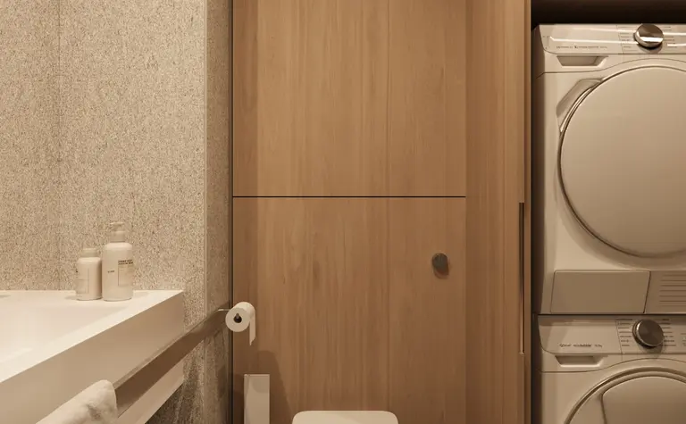 Wnętrze łazienki w stylu eklektycznym, minimalistycznym i współczesnym z drewnem