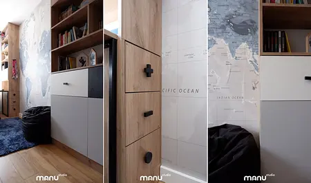 Wnętrze pokoju z drewnianą biblioteczką i mapą świata, nowoczesny, skandynawski, współczesny