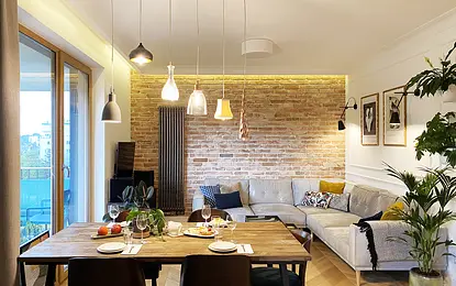 Wnętrze salonu z minimalistycznym wystrojem, nowoczesne oświetlenie, drewniane akcenty.