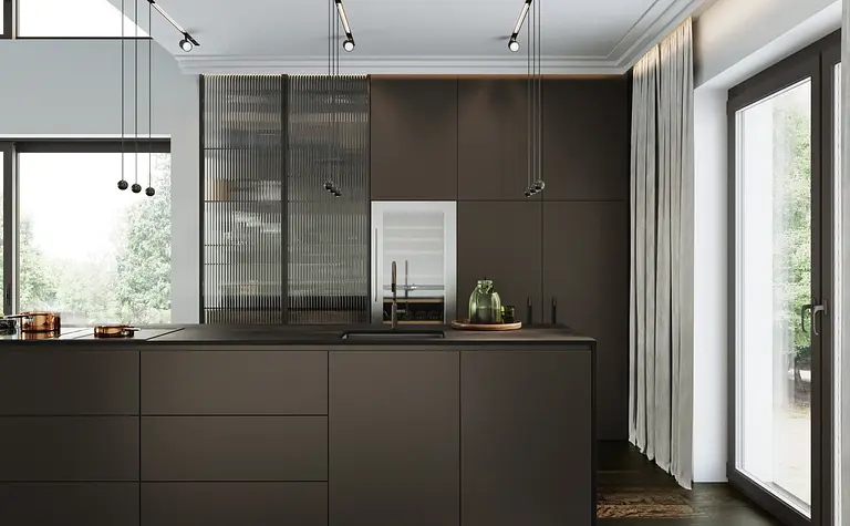 Kuchnia w stylu minimalistycznym z ciemnymi meblami i dużymi oknami, nowoczesny design