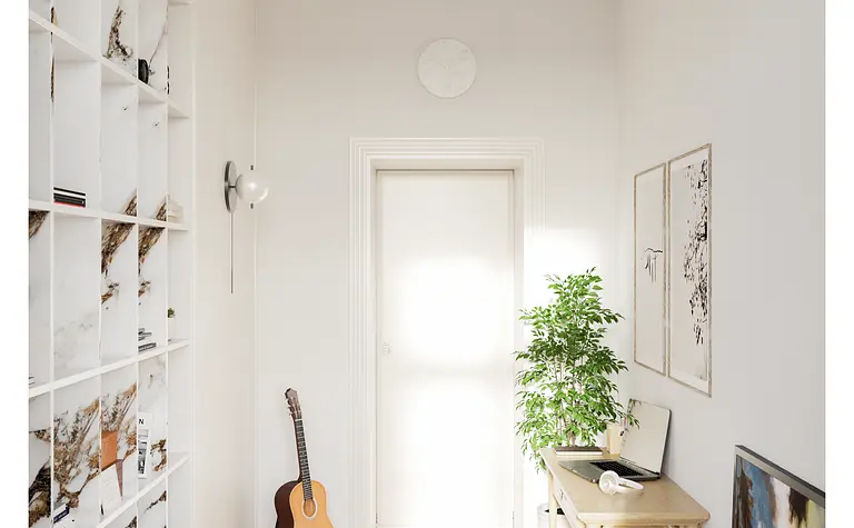 Wnętrze w stylu soft minimalizm z meblami vintage, regałem i rośliną.