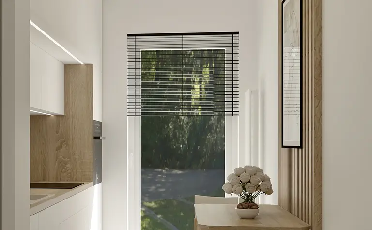 Wnętrze kuchni w stylach boho, japandi i minimalistycznym z drewnianymi elementami.