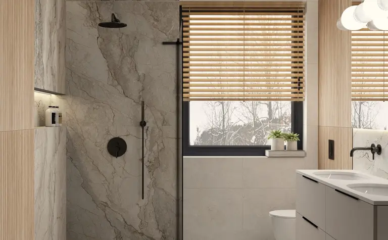 Wnętrze nowoczesnej łazienki z minimalistycznym designem, szarymi kaflami i drewnem.