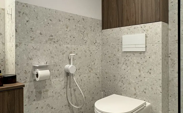 Nowoczesna łazienka w stylu boho, minimalistycznym i rustykalnym z drewnem i kamieniem.