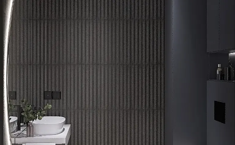 Nowoczesna łazienka z ciemnymi płytkami i białym WC oraz umywalką.