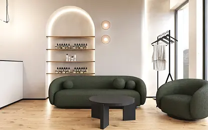 Salon w stylu boho i japandi z zielonymi meblami i drewnianym wykończeniem.