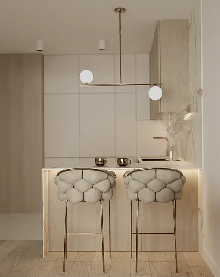 Nowoczesna kuchnia z drewnianymi meblami i okrągłym oświetleniem