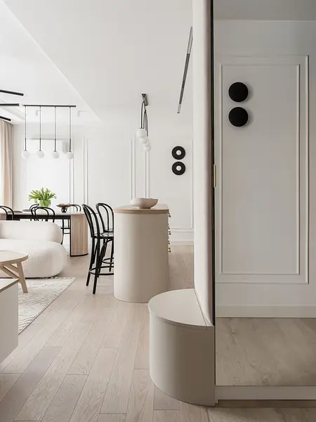 Współczesne wnętrze z białym blatem, drewnianą podłogą i nowoczesnymi lampami.