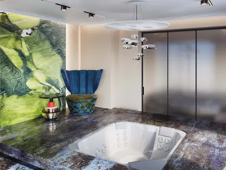 Wnętrze z jacuzzi, kolorową ścianą oraz nowoczesnym oświetleniem.
