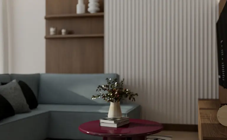 Współczesny salon z niebieską sofą, różowym stolikiem i dekoracjami.