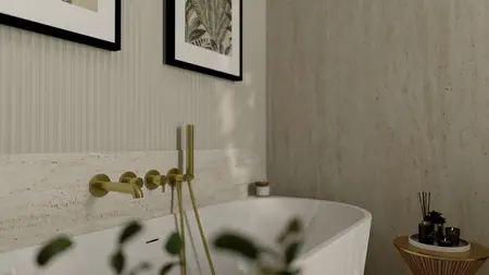 Współczesna łazienka z białą wanną i złotymi detalami.